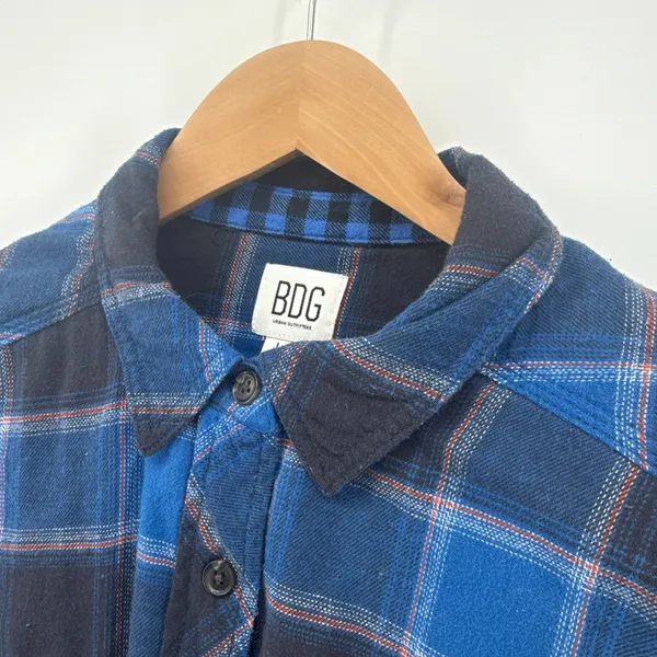 BDG‎ Urban Outfitters Rayne Flannel Boxy Cropped Button-down Shirt Blue Large - Image 5