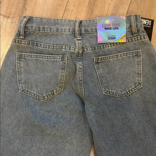 NWT Love Soho Rhinestone Embellished Jeweled Low Rise Wide Leg Jeans Sz 00 - Image 6