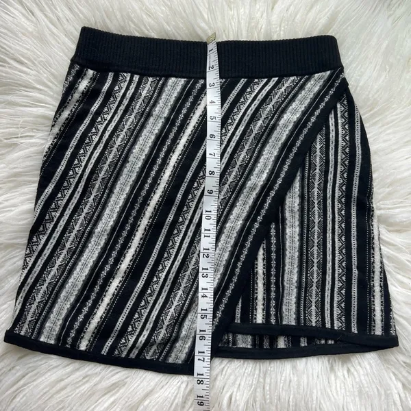 NWT Smartwool knit Alpine Lodge Patterned skirt size small - Image 2