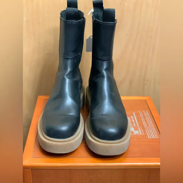 H+M Black and Tan Women's Chelsea Boots. Size-38. Scandi Street - Image 6
