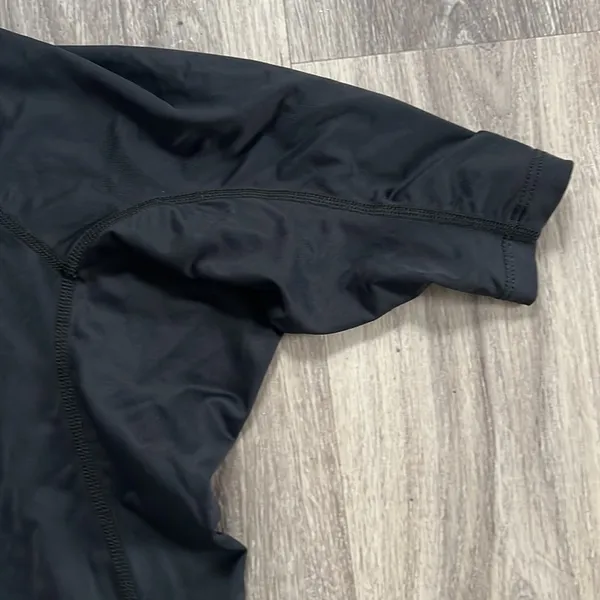 Billabong Sunshield Black Swim Top Medium - Image 3
