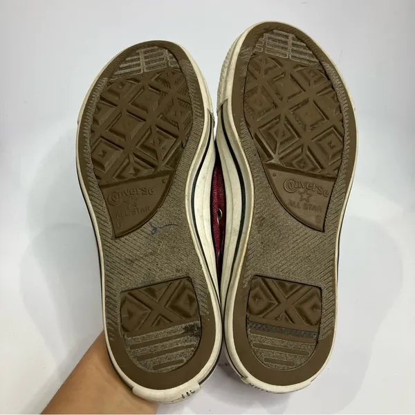 Converse sneakers with elastic back maroon‎ with silver size 6 - Image 6