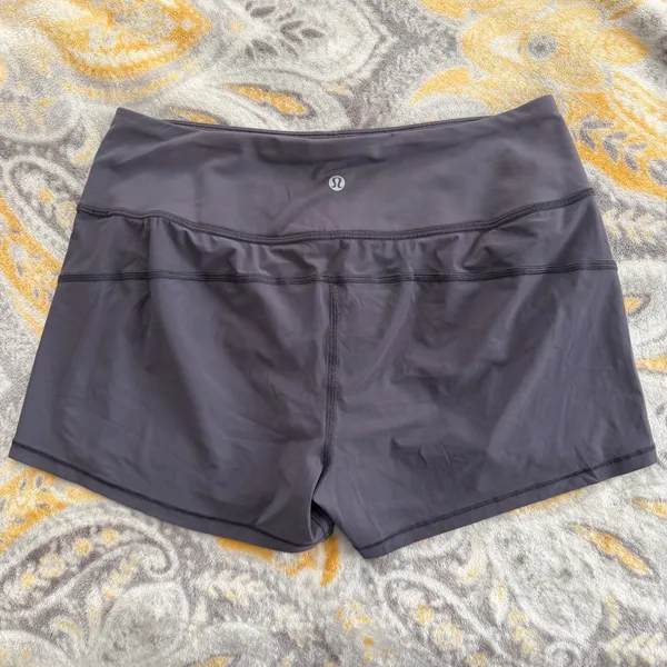Lululemon plum shorts size 6  - Image 2