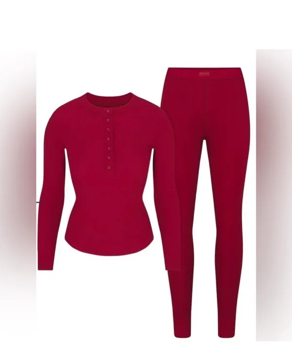 Skims Cotton Ridded Long sleeve Henley Color Brick Red - Image 3