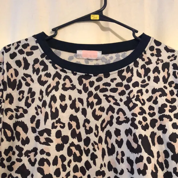 🔹4 for $30 C+D+M Navy and Leopard Lightweight Sweatshirt, size XL - Image 2