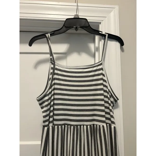 SheIn Charcoal Gray & White Sun Dress Spaghetti Straps Tiered Ruffles Maxi Size 8 / 10 - Image 2