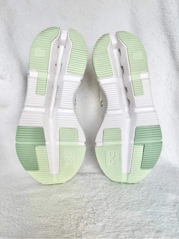 NEW ON Cloudnova, Women’s Size 6 White/White/green - Image 15