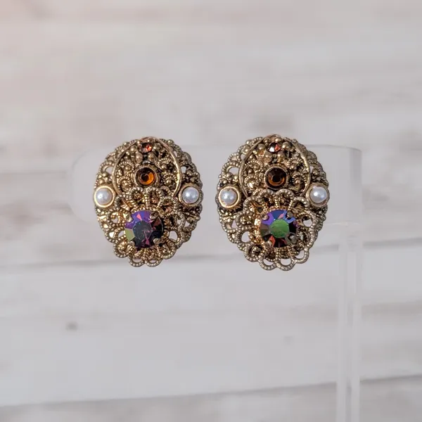 Vintage Clip On Earrings Stunning & Elegant Brassy Tone/Dark Gold Tone - Image 7