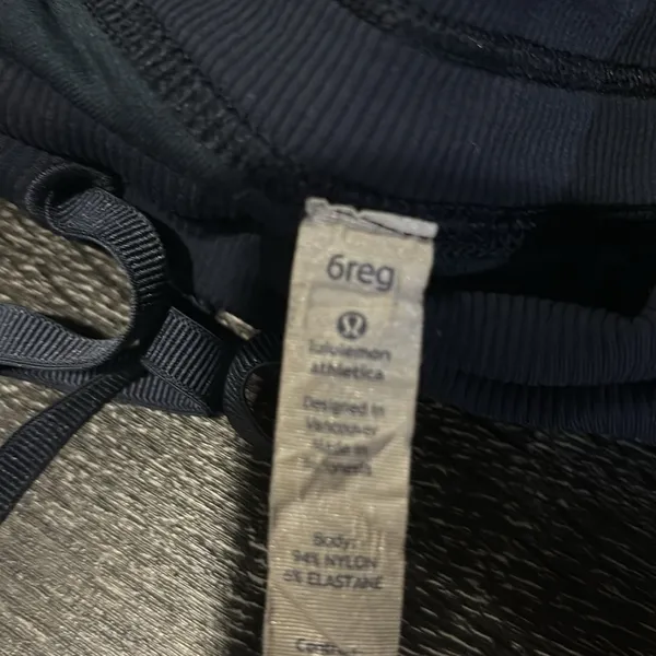 Lululemon dance studio jogger size 6 reg - Image 4