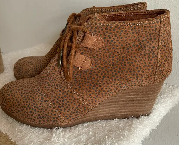 Tom’s Booties - Image 3