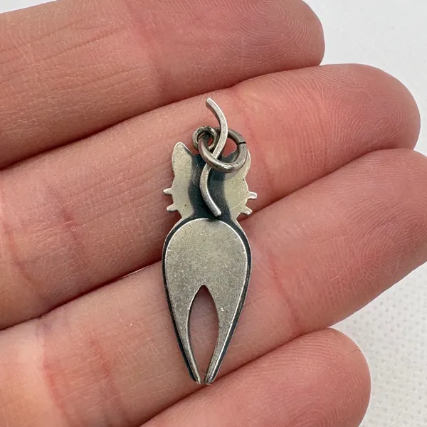 Vintage Beau‎ Sterling Silver Cat Charm Mid Century Modern Stylized Feline 1.53g - Image 5