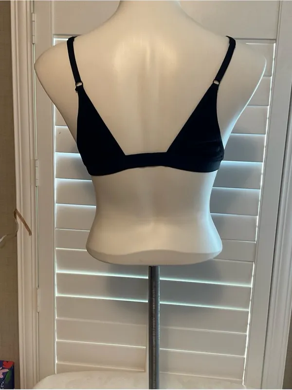 Everyday Black Wireless Triangle Bralette - Lightweight Comfort - Image 3