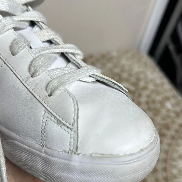 Nike White Athletic Shoes Classic Design - Image 2