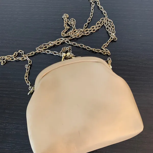 Vintage Gold Faux Leather Kiss Lock Crossbody Bag with Chain Strap - Image 2