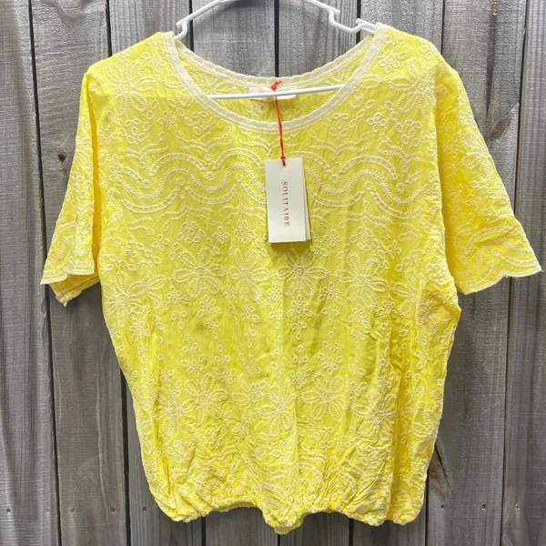 NWT yellow floral embroidered top size XL stretchy bottom hem bohemian‎ hippie - Image 2