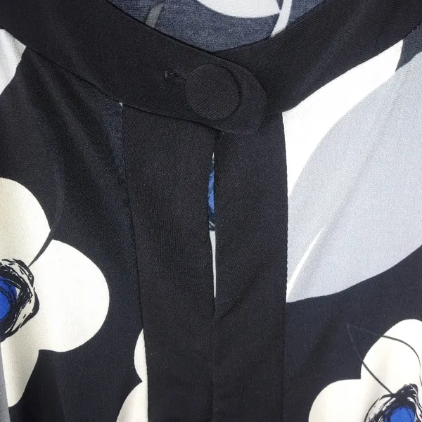 Maurices 1X Black Blue Flowers Top Plus - Image 3