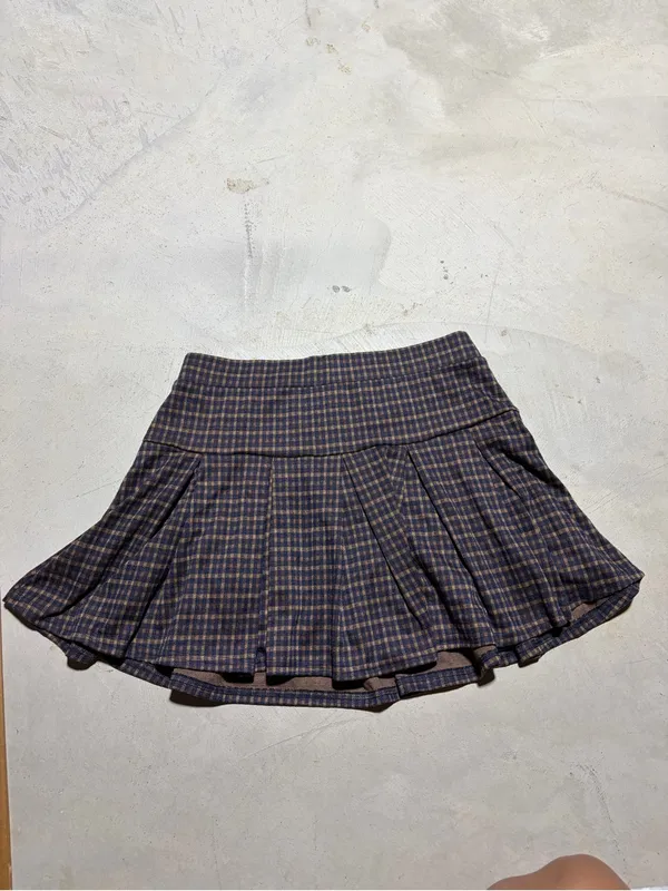 American Eagle Plaid Pleated Mini skort medium - Image 4