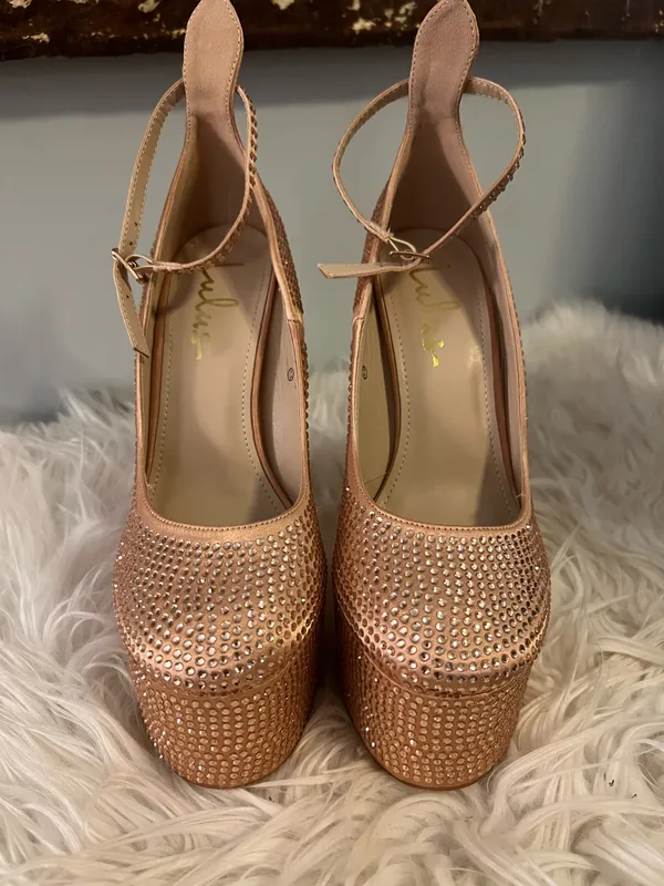 Lulus Pink sparkly heel - Image 2