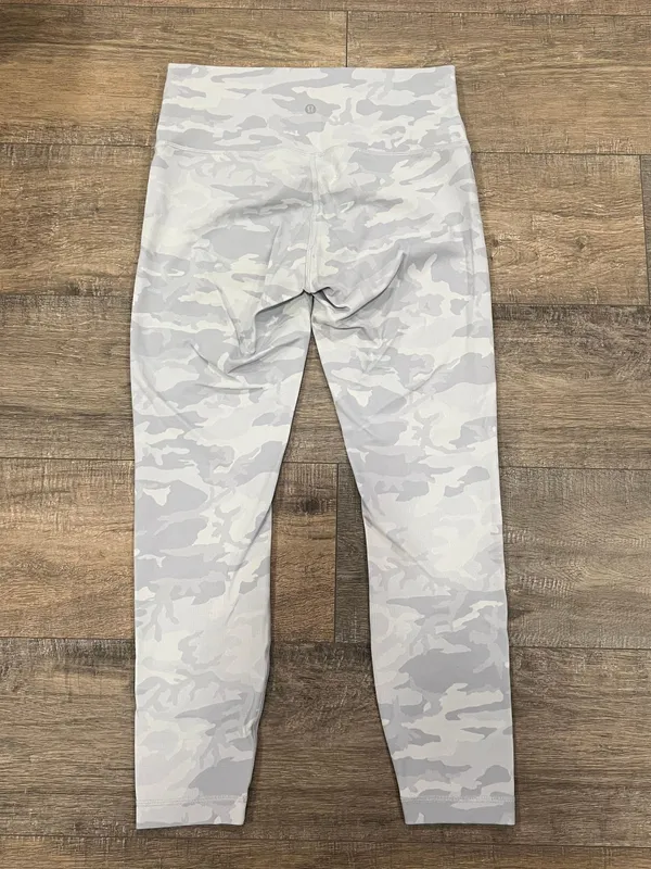 Lululemon white camo wunder under  leggings 25” - Image 3