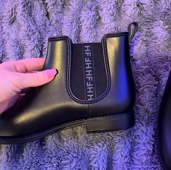 Rain boots Size 8 - Image 3
