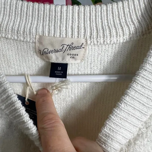 Universal Threads S131. white fuzzy sweater Size M - Image 3