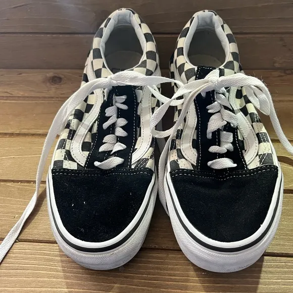 Vans checkered low black and white women and men. Women size 7 men size 5.5 Rm5 - Image 2