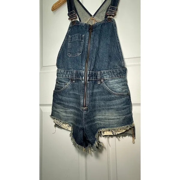 We The Free Denim Shortalls 4 Blue Zip Front Raw Hem‎ Distressed Overalls - Image 3