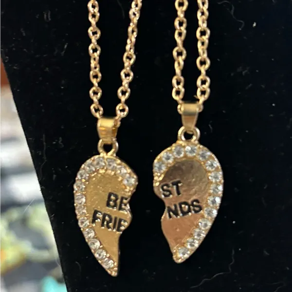 Gold costume novelty chain bundle preowned - Image 2