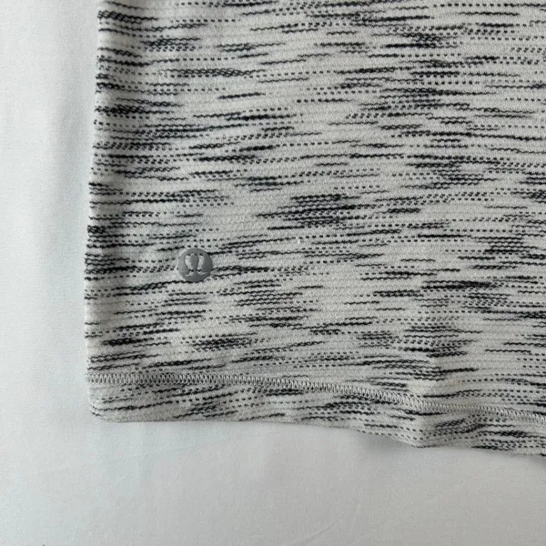 Lululemon Athletica Space Dye Relaxed‎ Fit Short Sleeve Top Size 8 White Black - Image 7