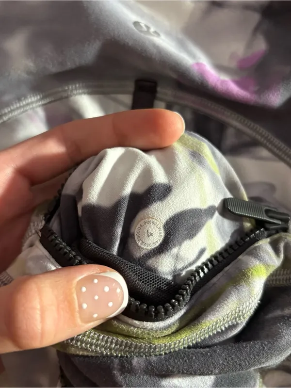 Lululemon Throwback Print Define Jacket Nulu
Unicorn Throwback White Multi - Image 4