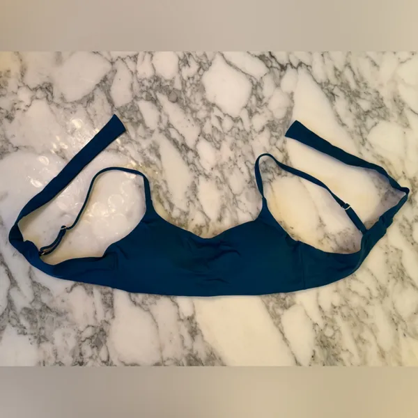 NWOT Quince Women's Scoop Neck Bikini Top Teal Blue Size Medium Sold Out - Image 3