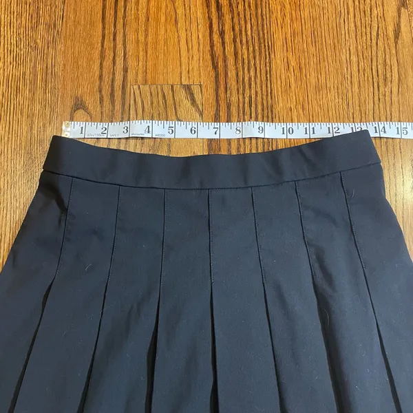 UNIQLO Women's Black Pleated Mini Skirt Size Small - Image 3