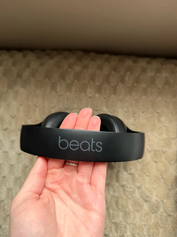 Beats Studio 3 Wireless Headphones - Image 2