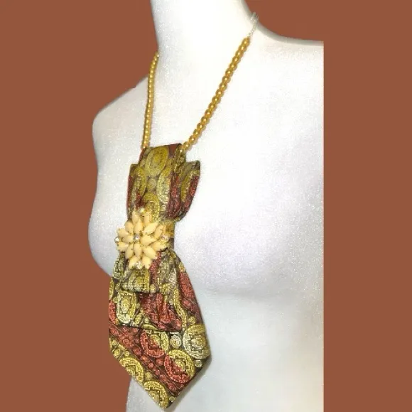 “Dainty Dapper”Vintage Paisley Necktie necklace with unique vintage brooch - Image 4