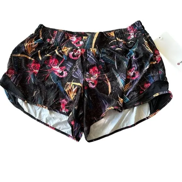 Lululemon Women’s 12 Hotty Hot Low-Rise Lined Shorts 4” Black‎ Veiled Floral New - Image 2