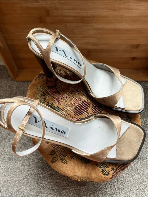 •Nina gold strappy heeled shoes• Size 7 1/2M - Image 2