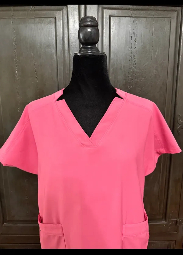 Climate Right by Cuddl Duds Pink Short sleeve Scrub - Size Medium - Image 4