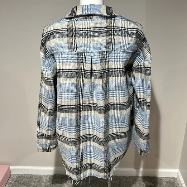 Buckle BKE Blue Plaid Button Front Oversized Shacket size L - Image 2