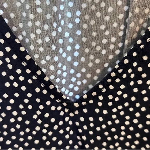 Old Navy navy and white polka dot dress size small - Image 5