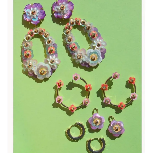 NWT! Kendra Scott Deliah Gold Open Frame Hoops in Pink Mix - Image 5