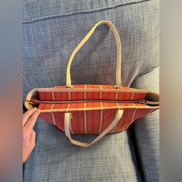 Coach Vintage Striped Orange& Pink Tote Bag with tan leather handles. Zip top - Image 4