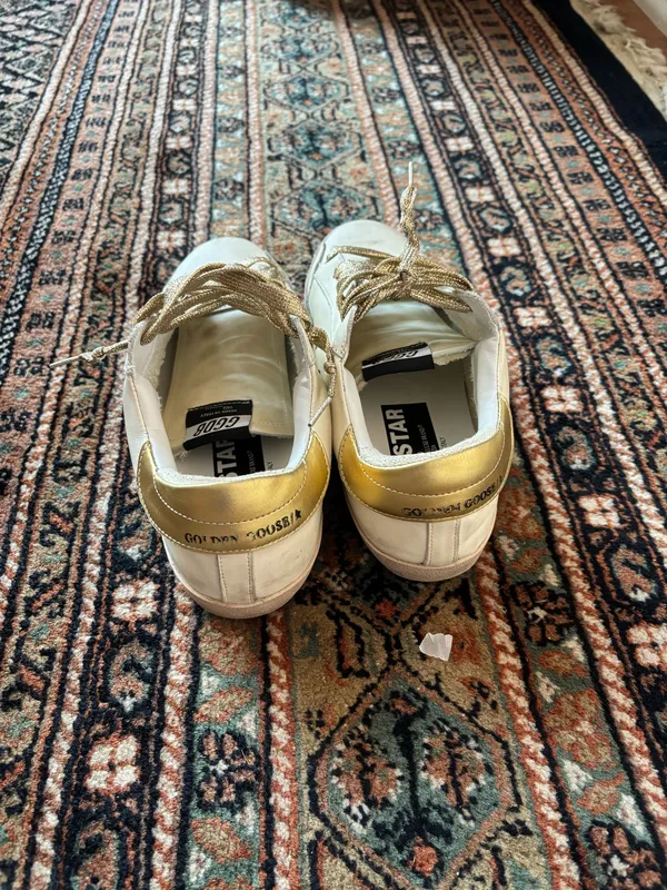 Sneakers Size 8.5 - Image 3