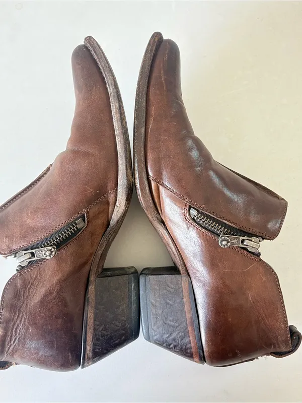 Frye Poined Toe Ankle Boots Brown Leather Western Block Heels Women’s Size 8 B - Image 5