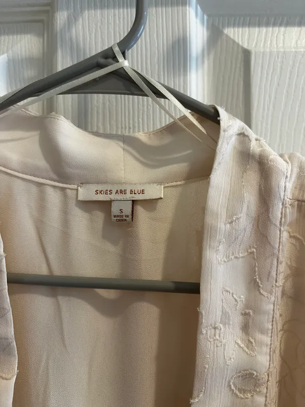 Skies Are Blue Boho Chic Kimono Flowers Print - Image 3