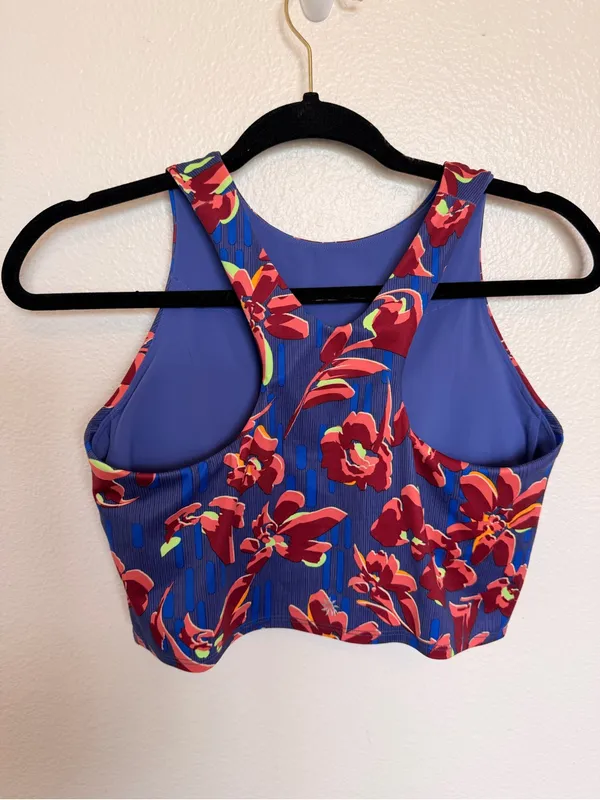 Athleta Conscious Crop Size Medium - Image 3