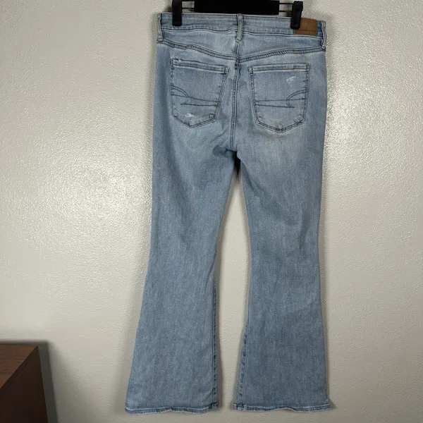 American Eagle Low Rise Flare Leg Jeans Womens 8R Light Wash Distressed Y2K Boho - Image 3