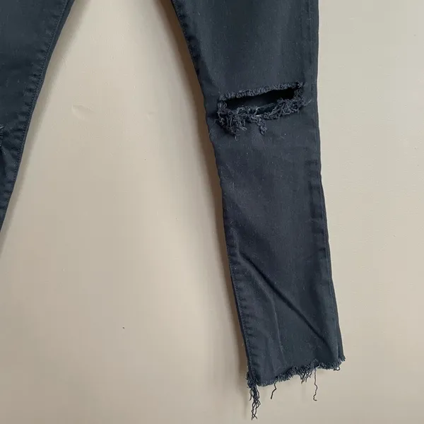 Levi’s Wedgie Skinny Distressed Raw Hem Jeans in Black‎ Size 27 - Image 3