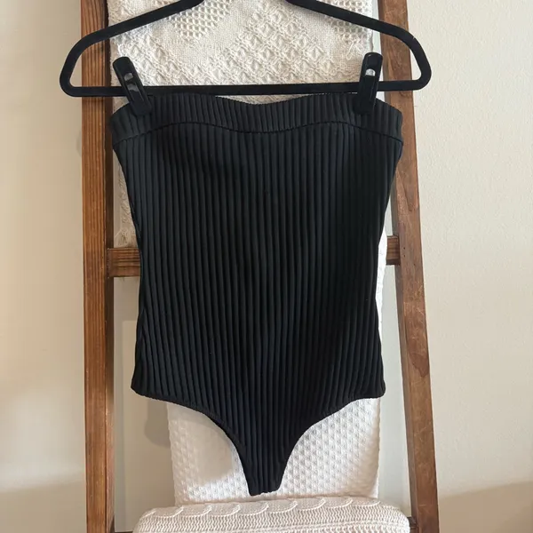 NWOT NBD From Revolve Zhora Black Ribbed Sweetheart Neckline Strapless Bodysuit - Image 4