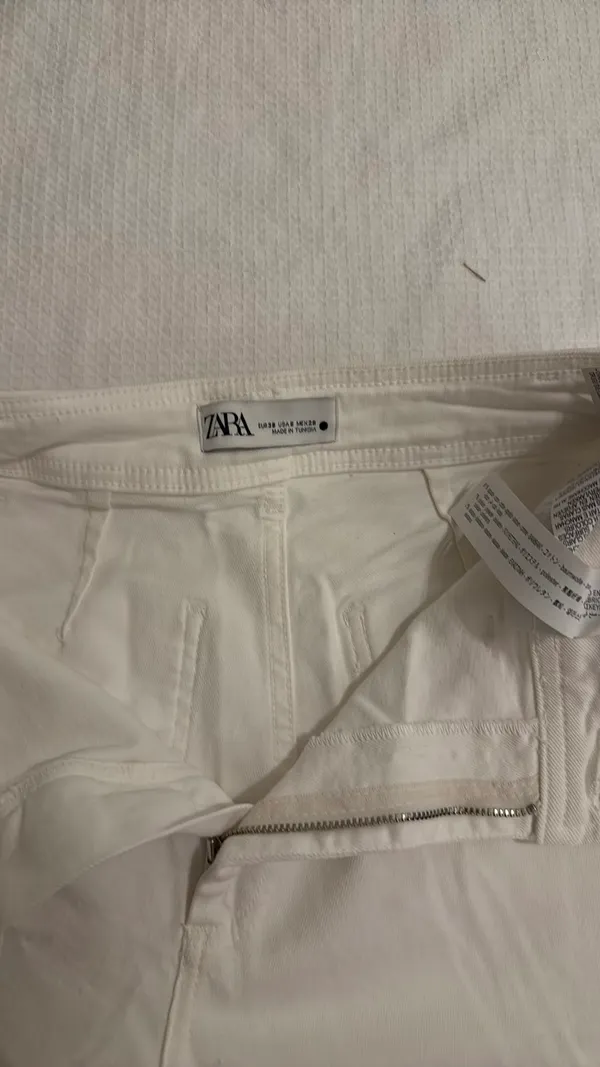 White ZARA Jeans Wide legged Size 6 - Image 2