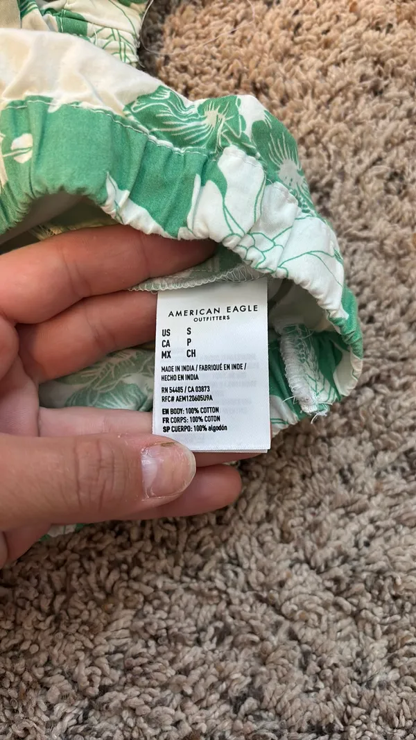 American Eagle Outfitters Top Cropped with Hawaiian pattern - Image 2